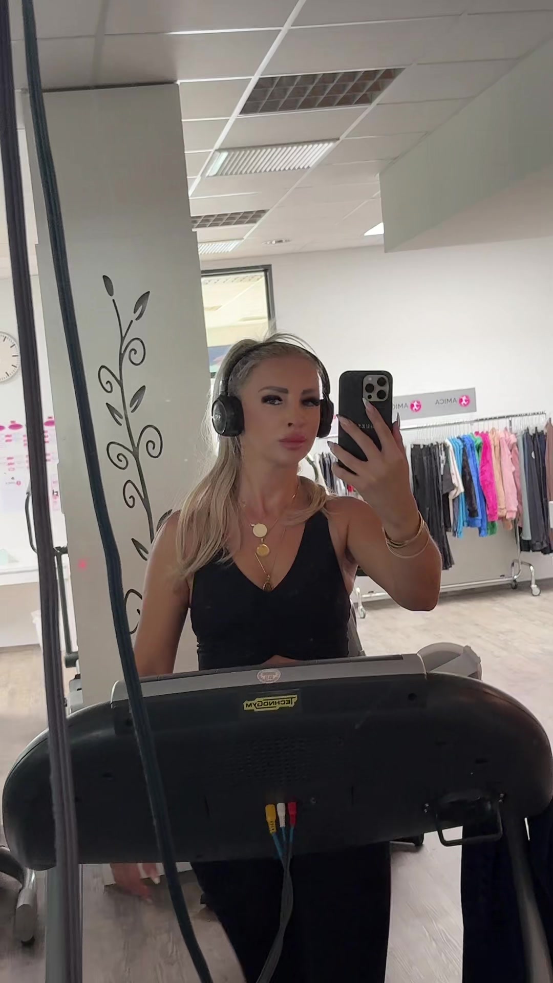 @SimplyChic