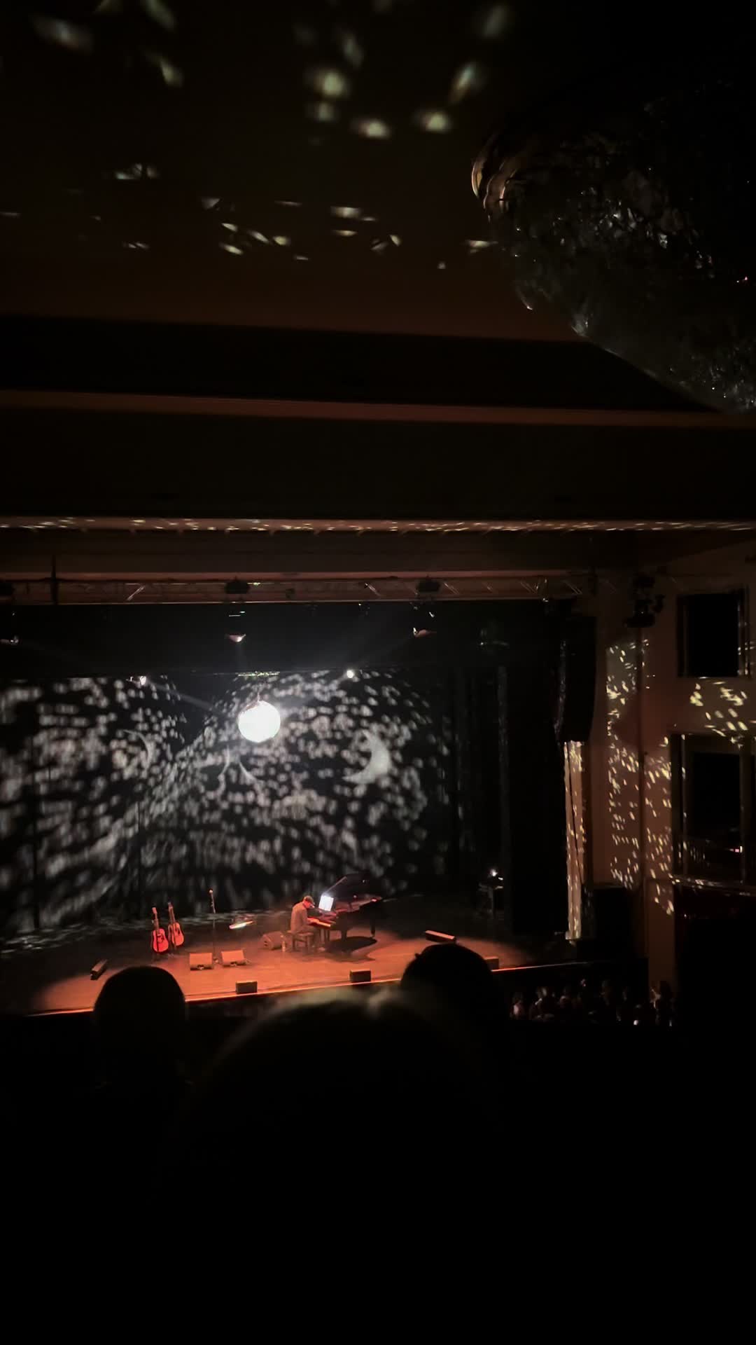 @Salom&eacute;