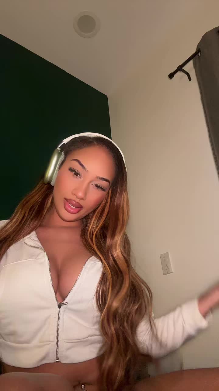 @Nylacakessss