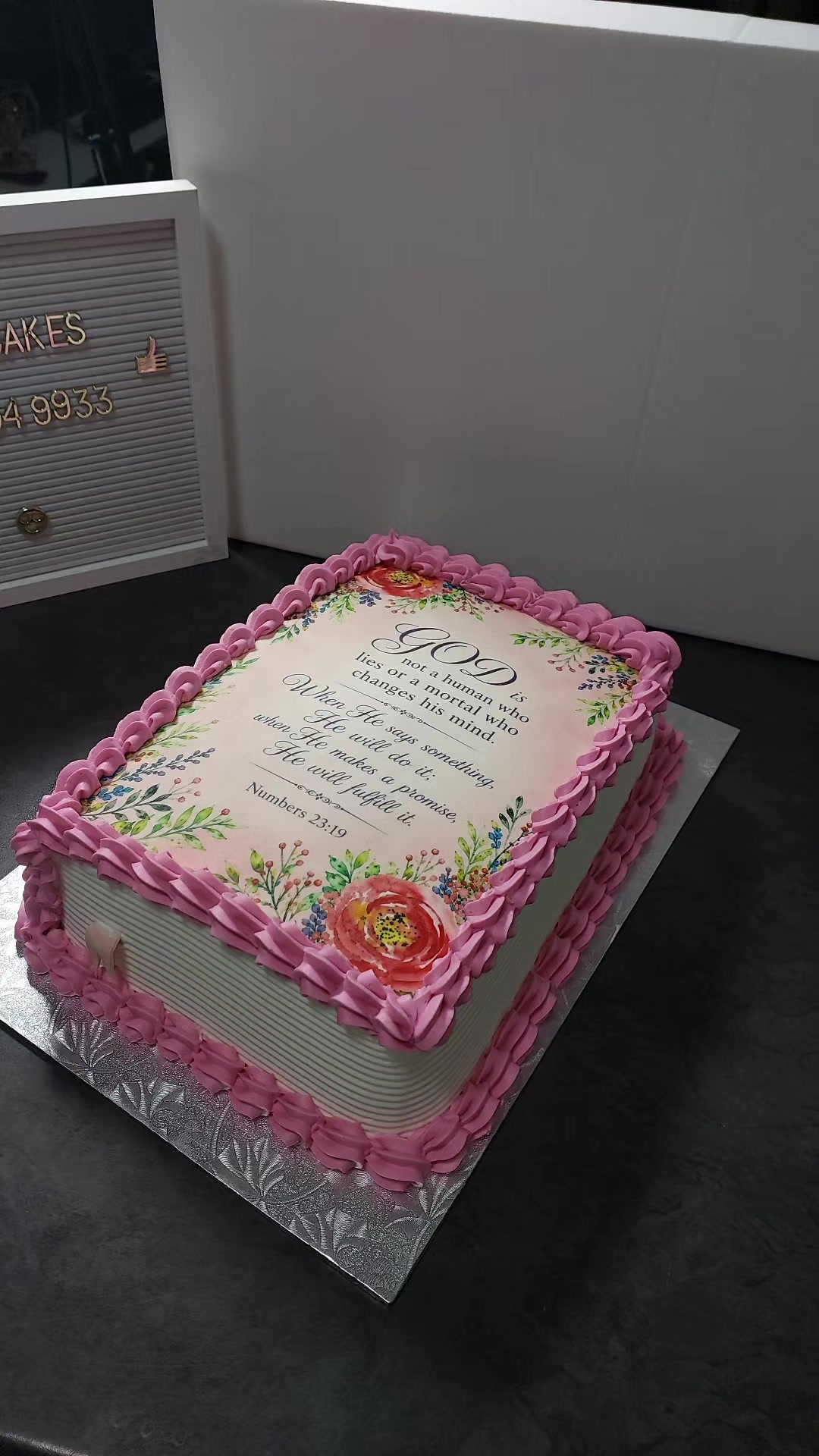 @Loyselcakes