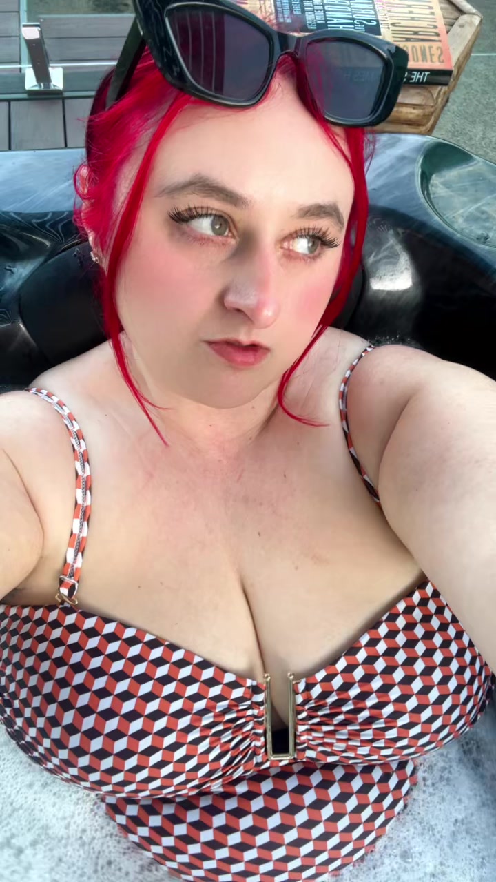 @MissBombshellBettie