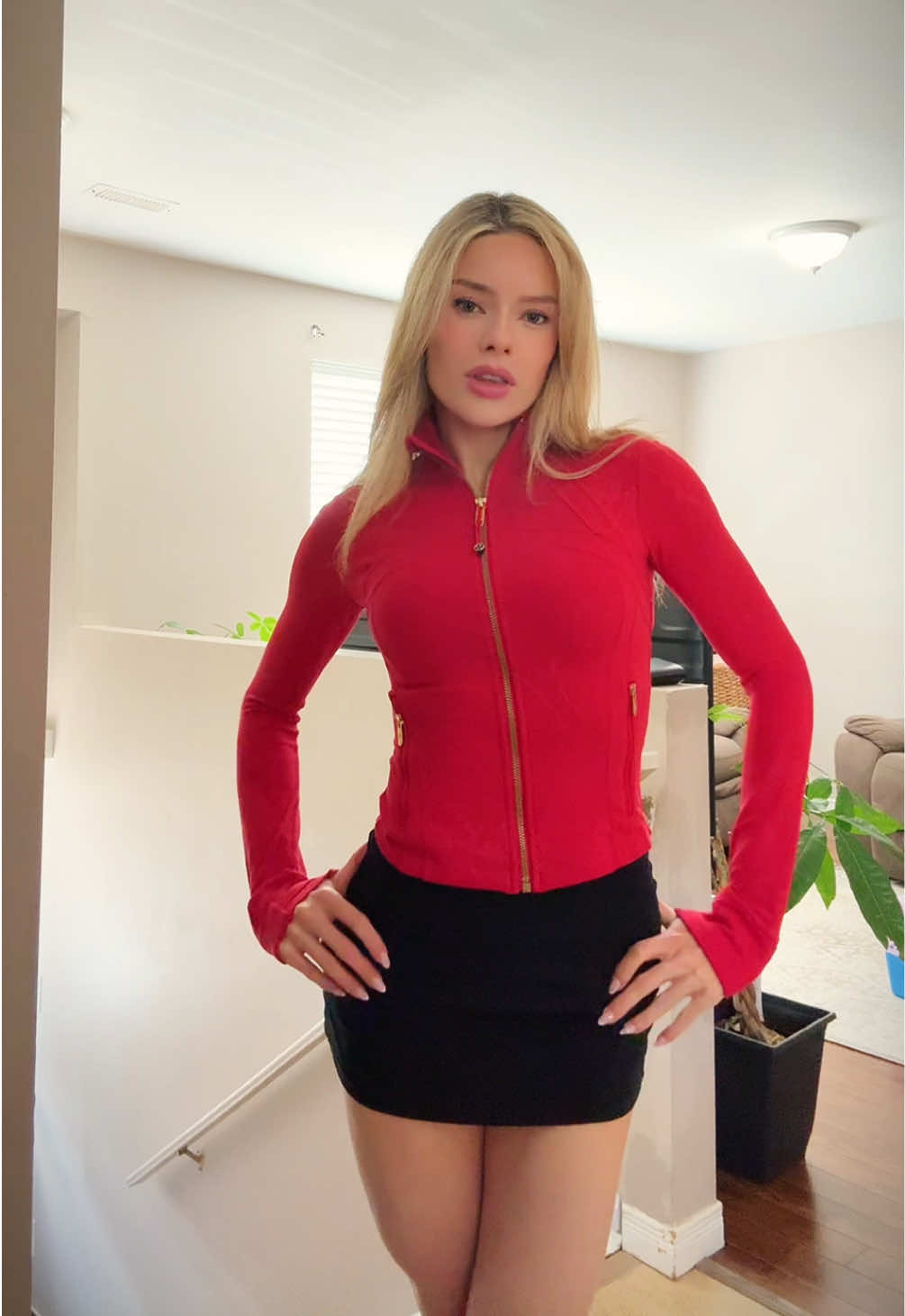 @theblondevampiree