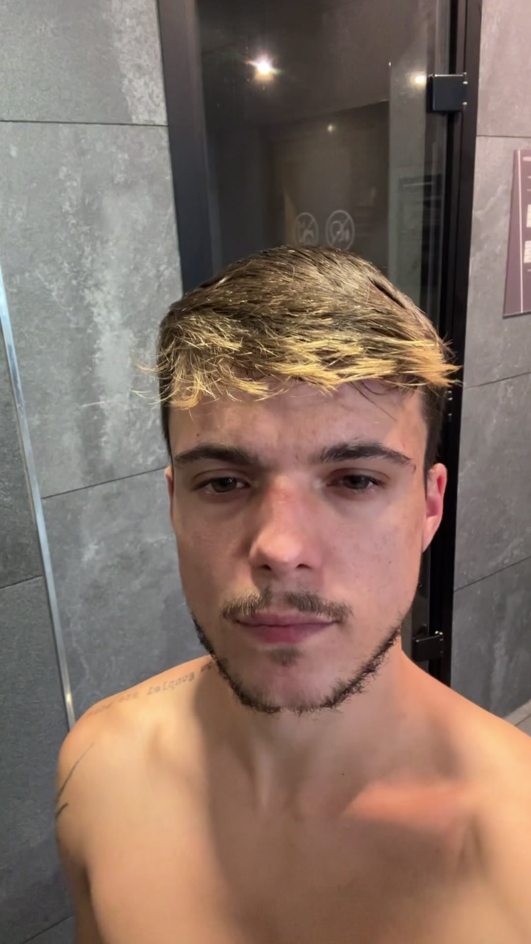 @André
