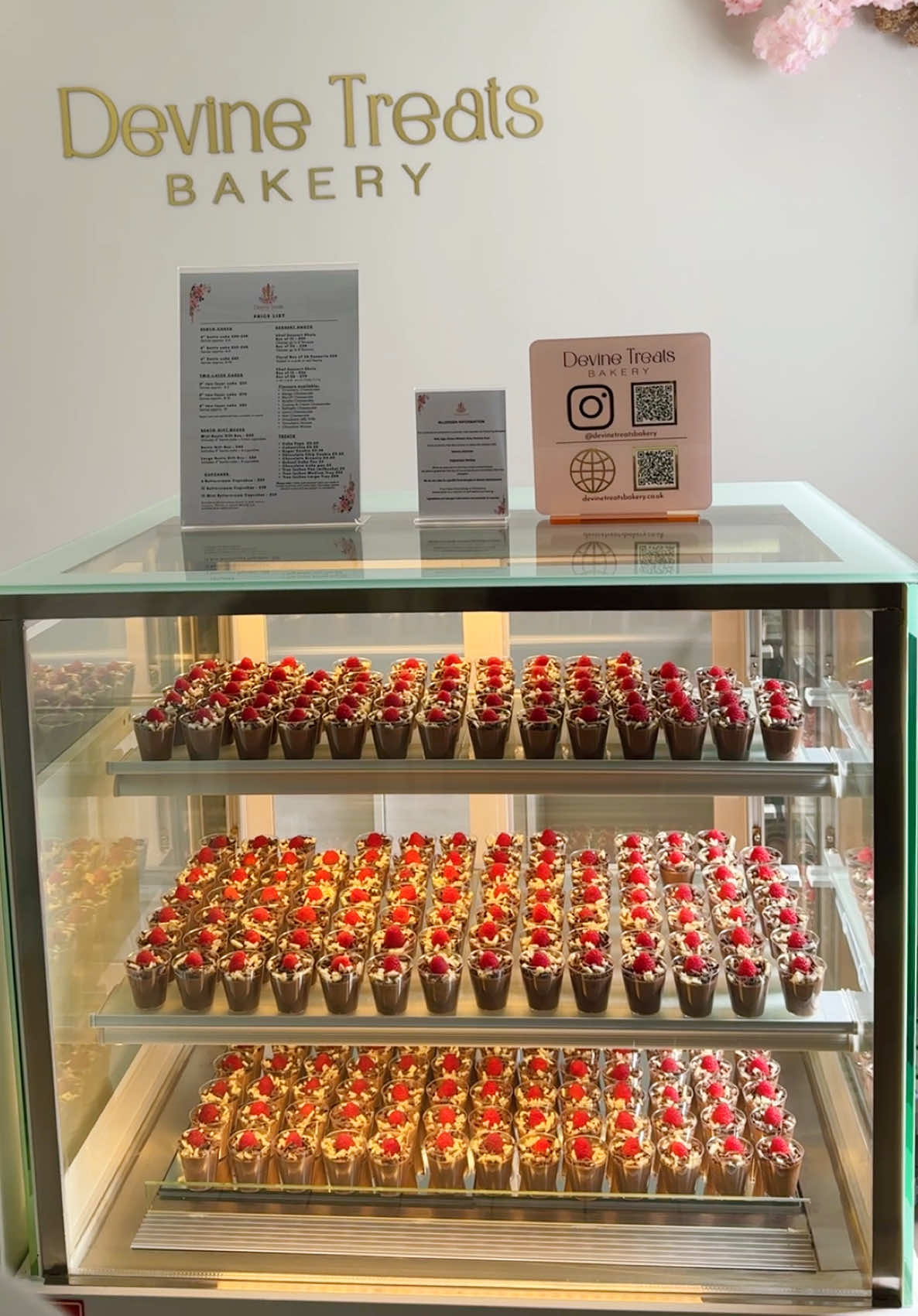 @devinetreatsbakery