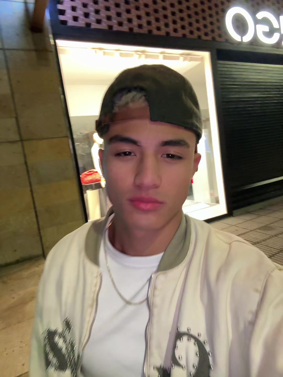 @𝐇𝐮𝐠𝐨 🦦