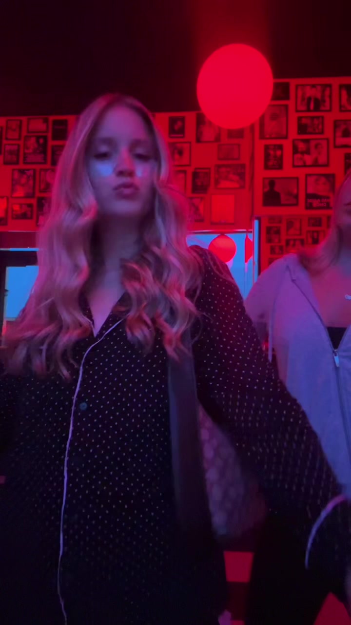 @foxanne