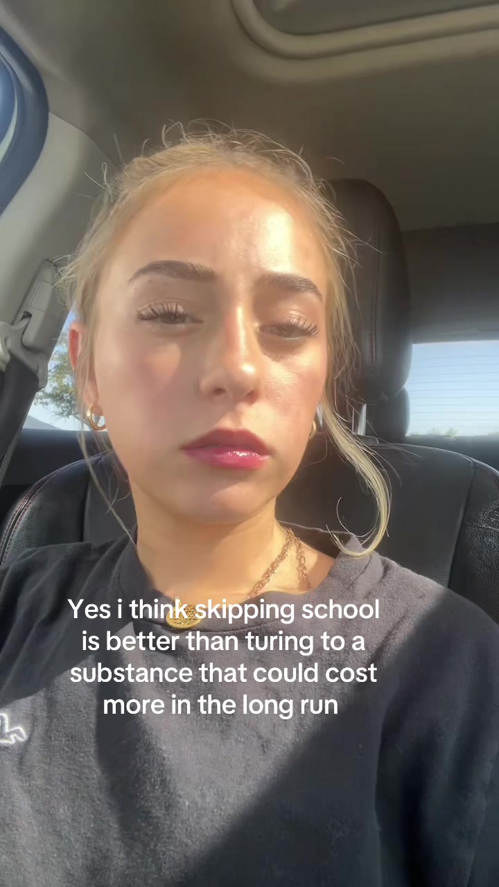@🦦