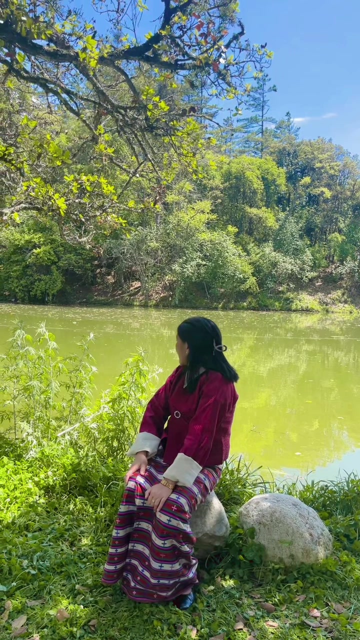 @ཝང་བཟངམོ་བསོད་ནམས་བུ་ཁྲིད།