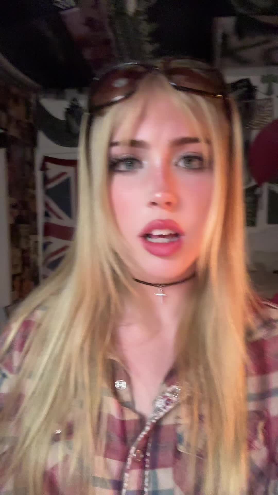 @Jillthefuckout