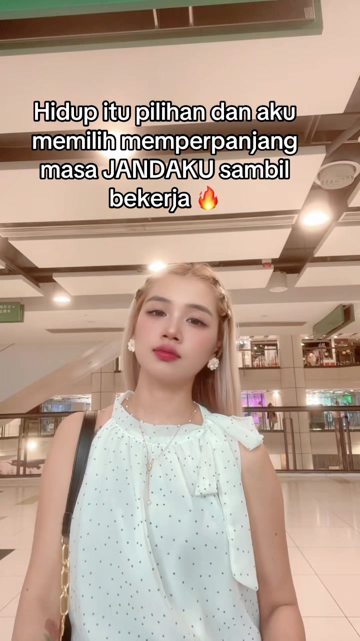 @👑𝙌𝙐𝙀𝙀𝙉𝙇𝙔👑