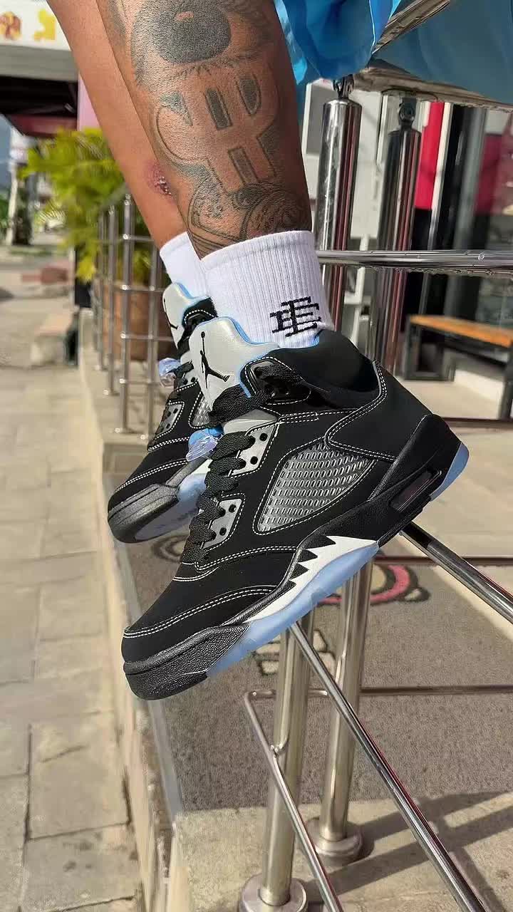 @Monarchy Sneakers