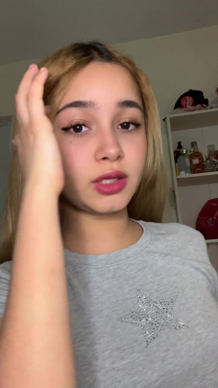 @angela_nin