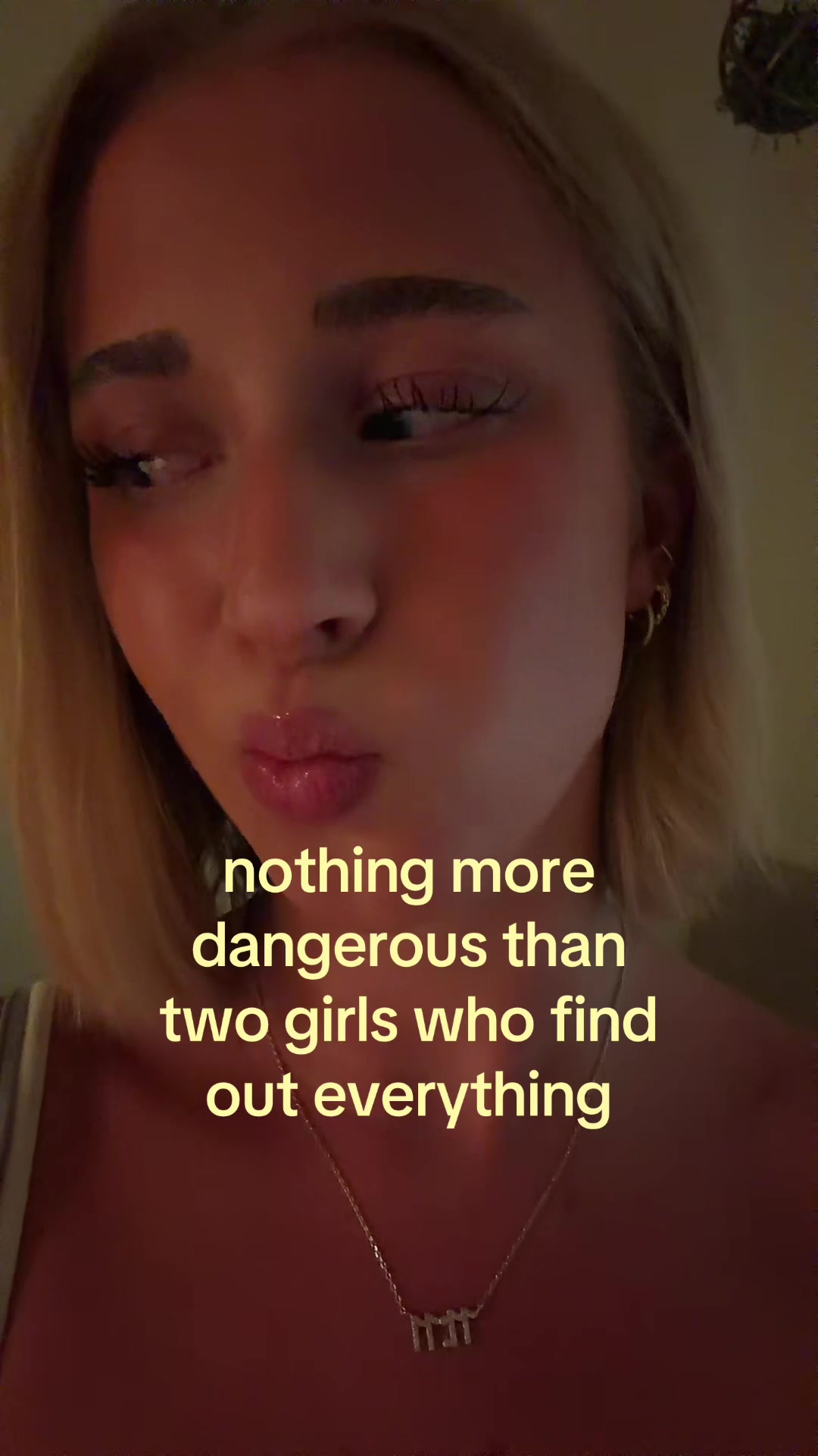 @theelliebarker
