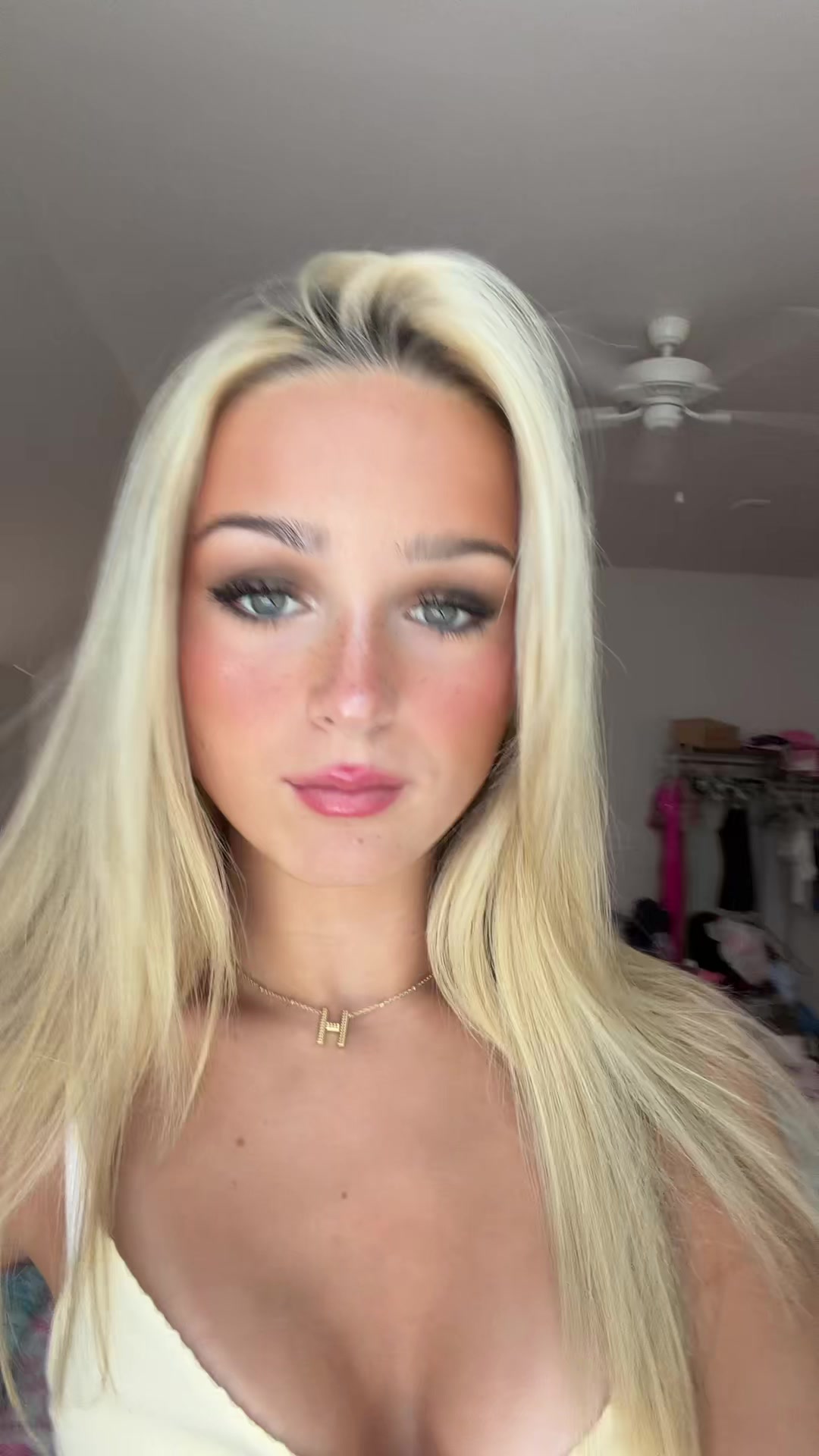 @✌️