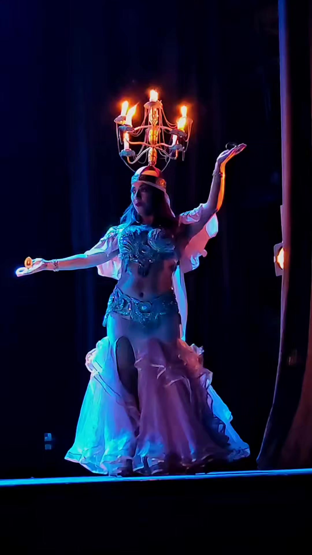 @Venus Johari / Danza &Aacute;rabe