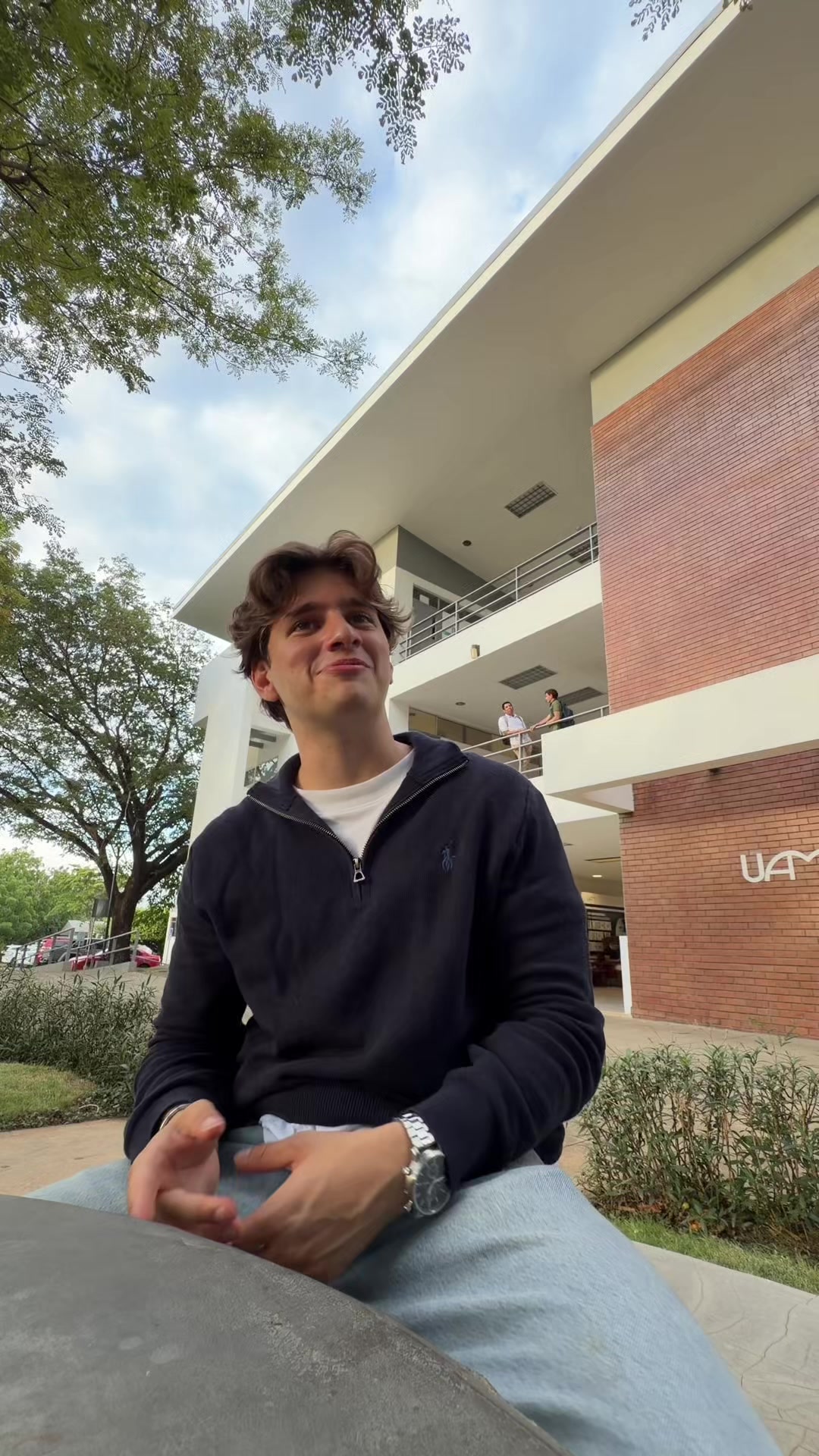 @augustomoraless_