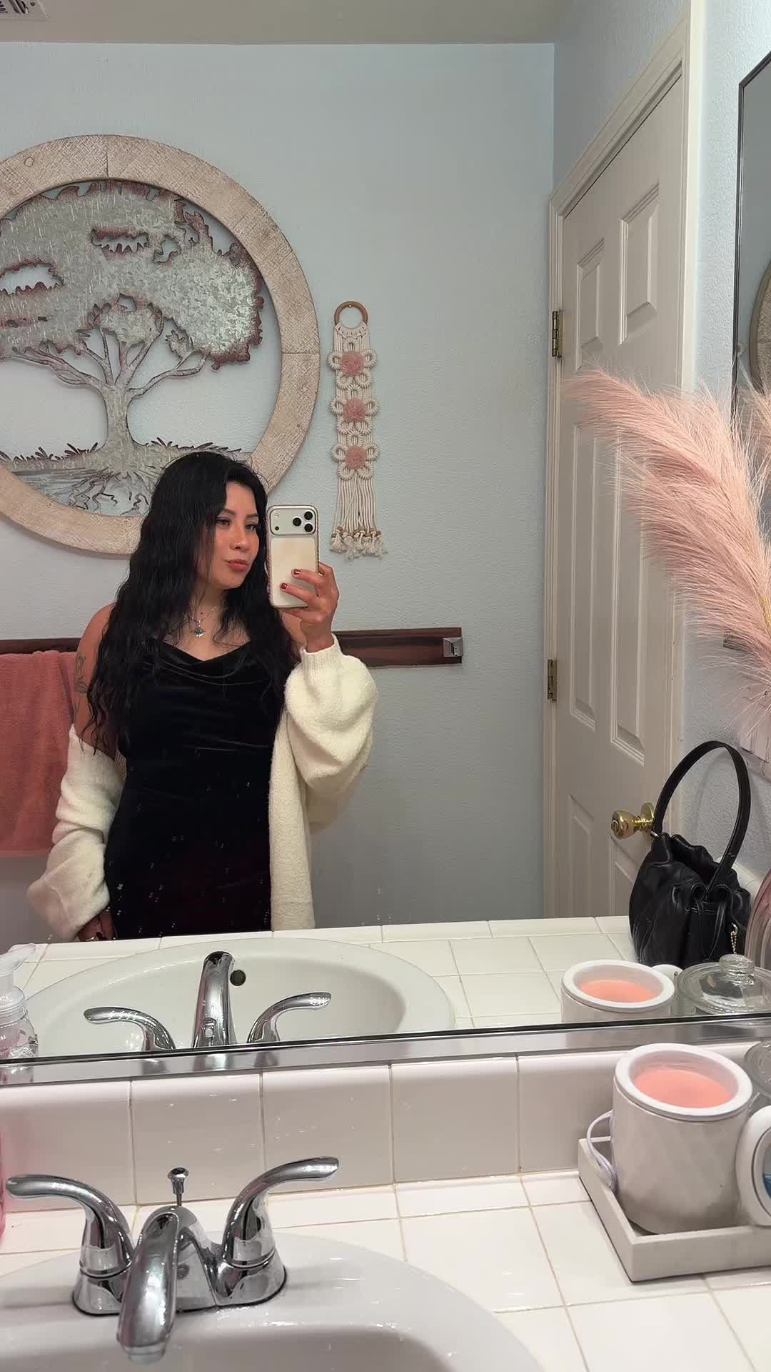 @𝒞𝒽𝑒𝓁𝒶 𝓂𝑒𝓃𝒹𝑒𝓏 ☘️🌺