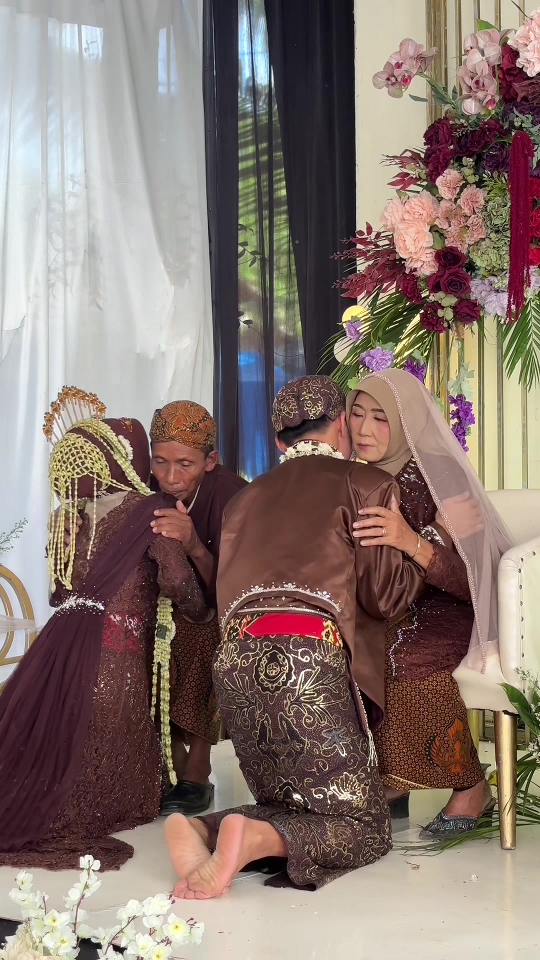 @Mbak Sari || Cucuk Lampah
