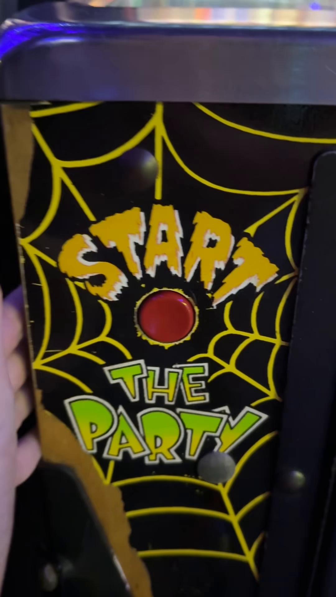 @Mel Plays Pinball