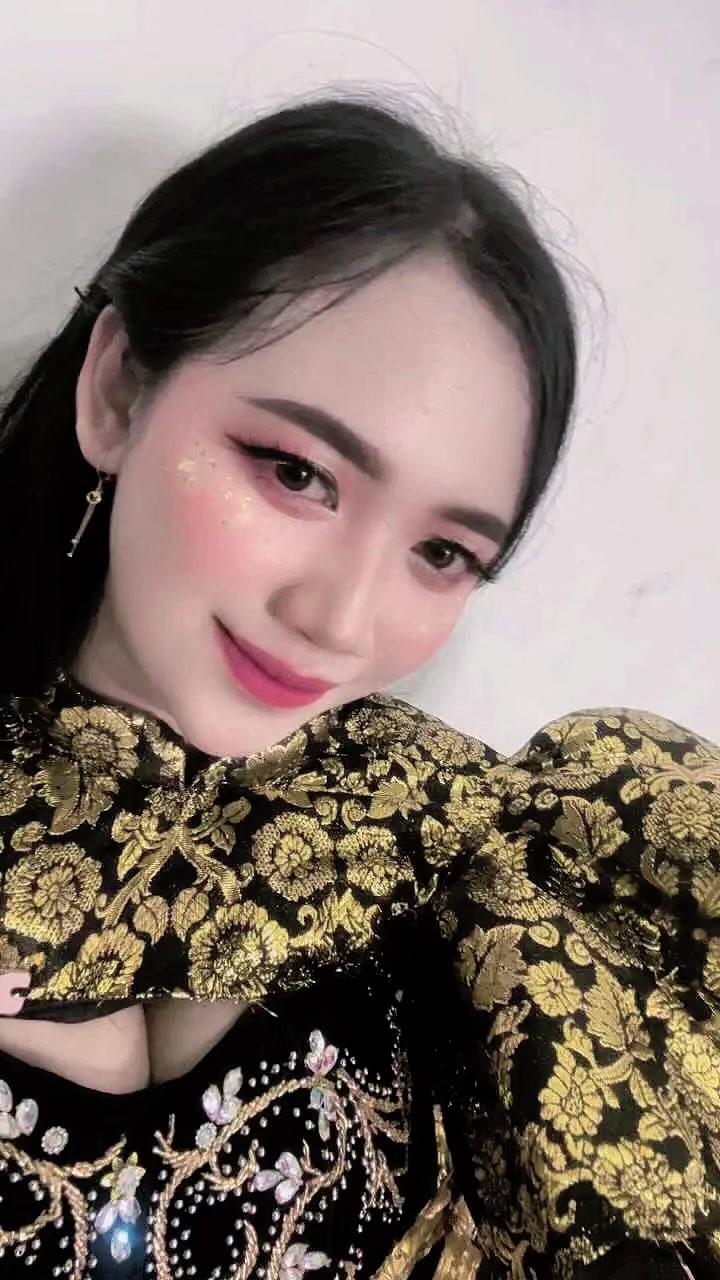 @girlDeva_