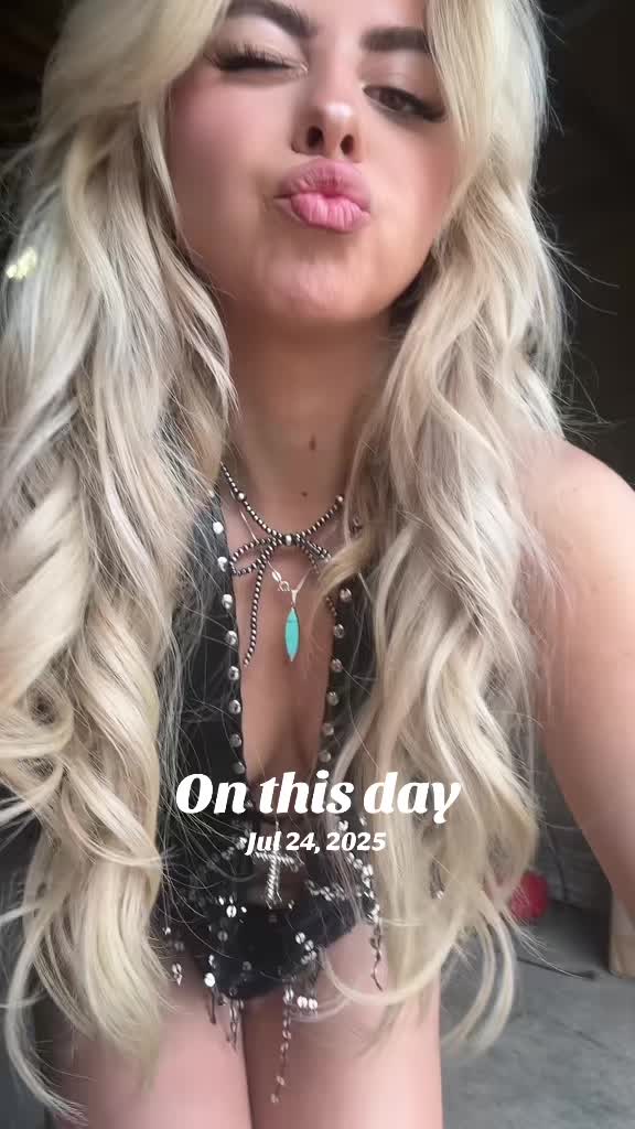 @Valianna Rose