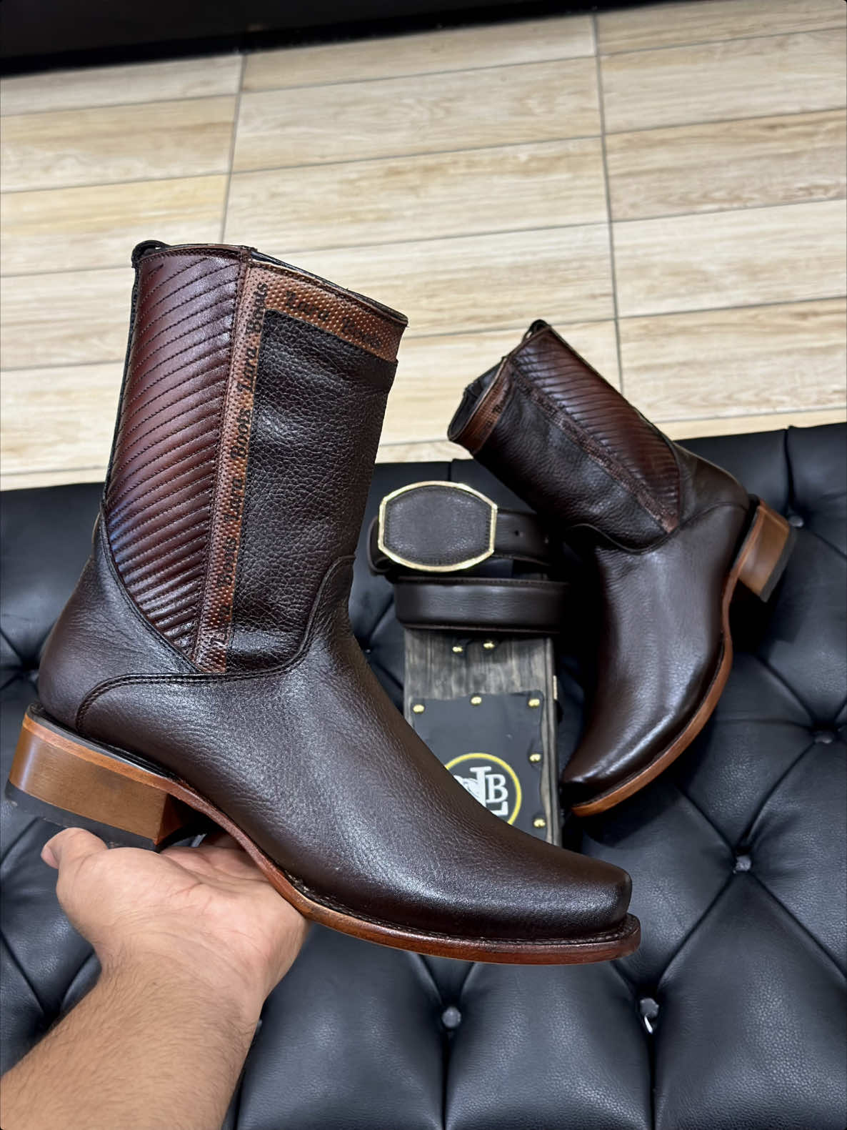 @Lara boots