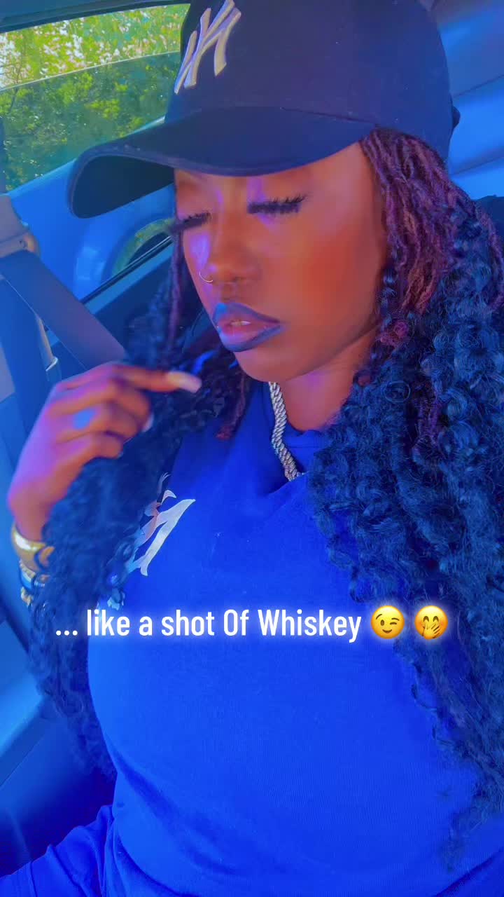 @JuniieBeii