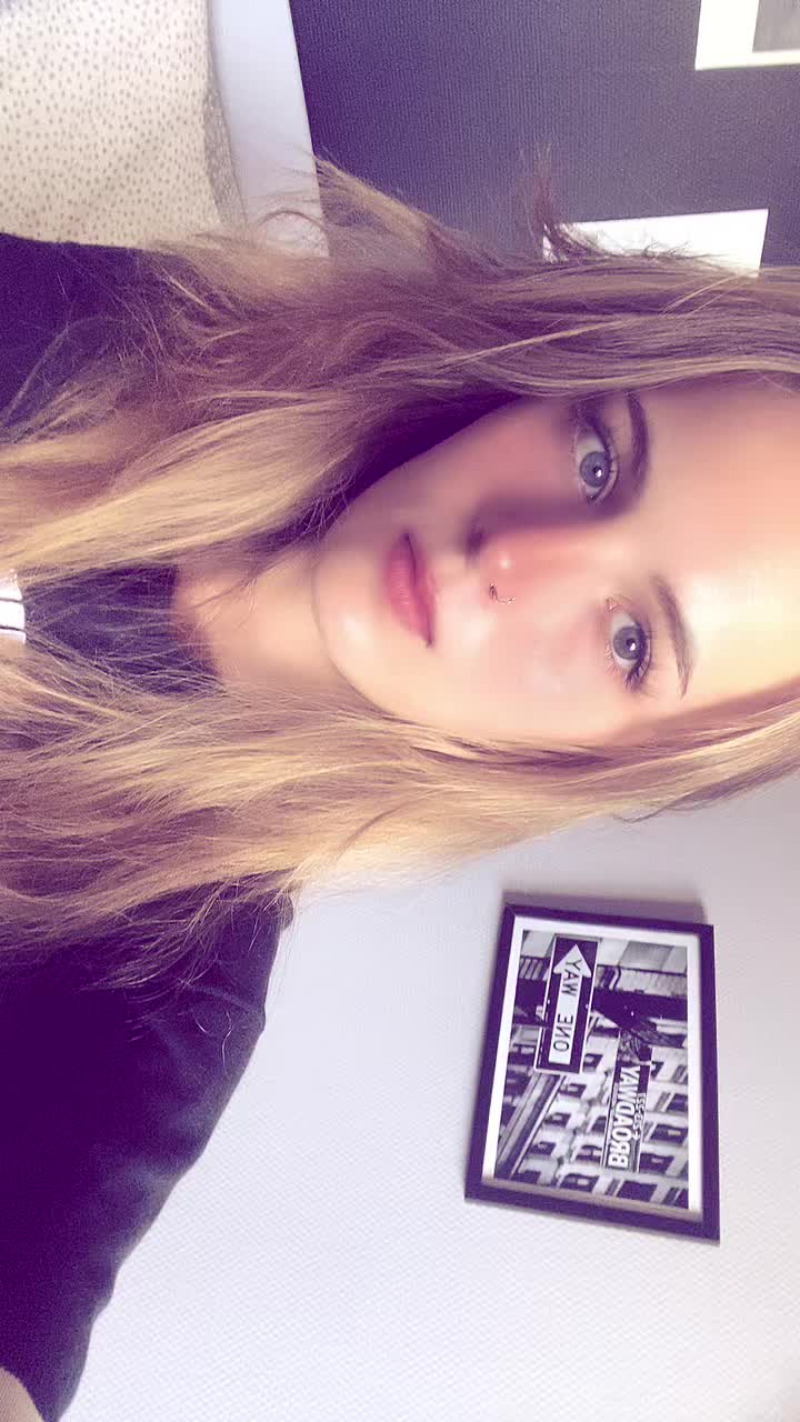@Mona💫