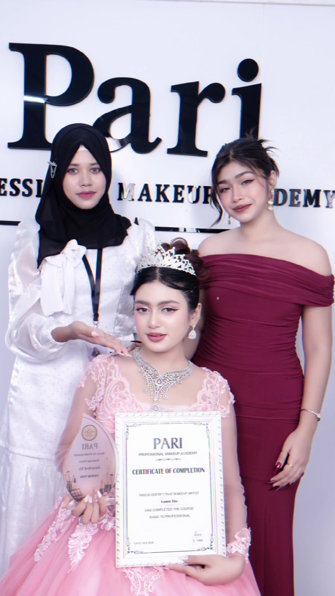 @𝑷𝑨𝑹𝑰🦋(Makeup Artist)