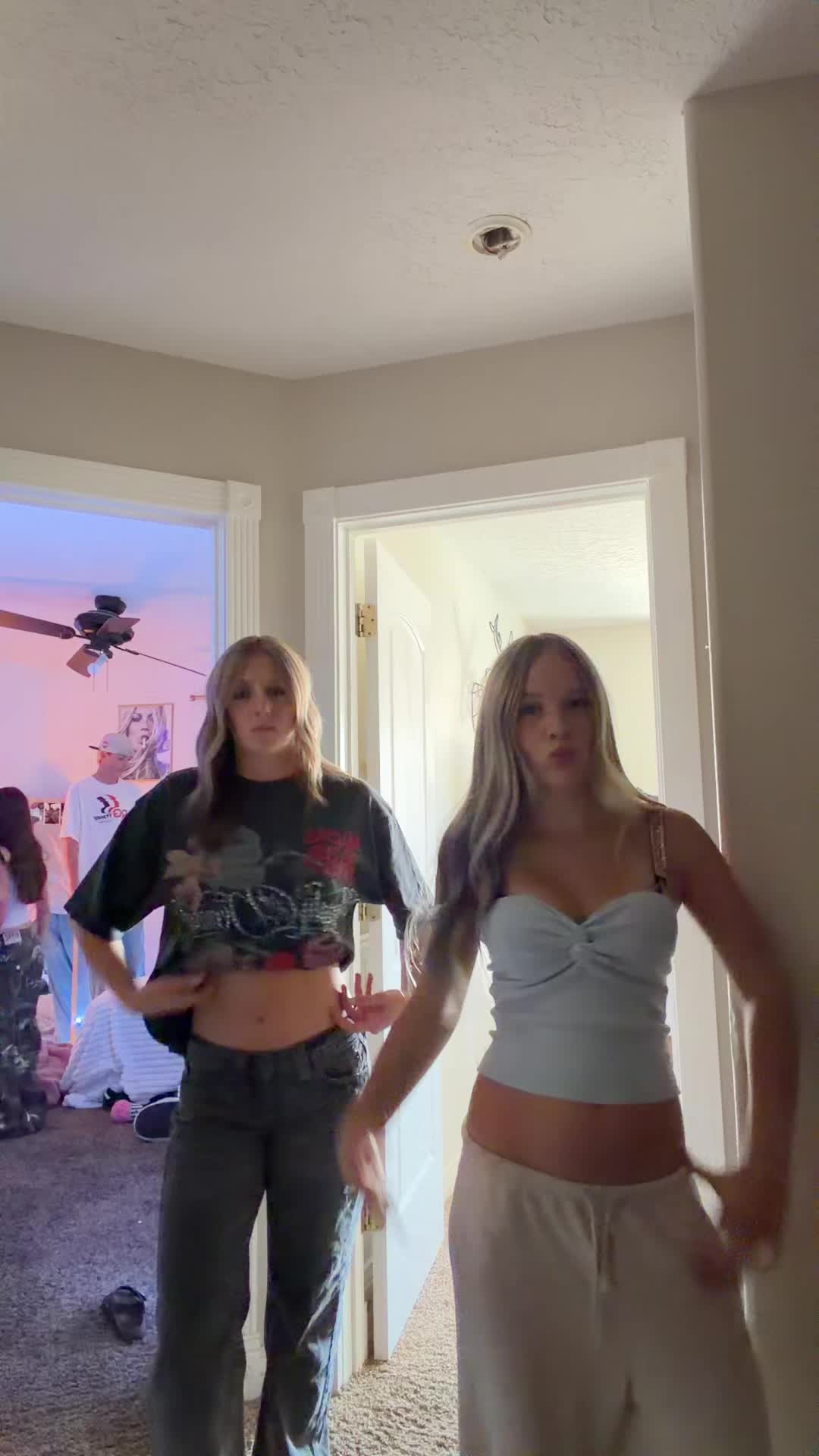@bella