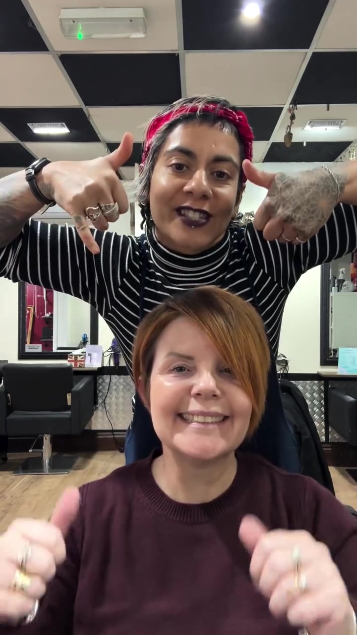@Short Hair Cutting Specialist