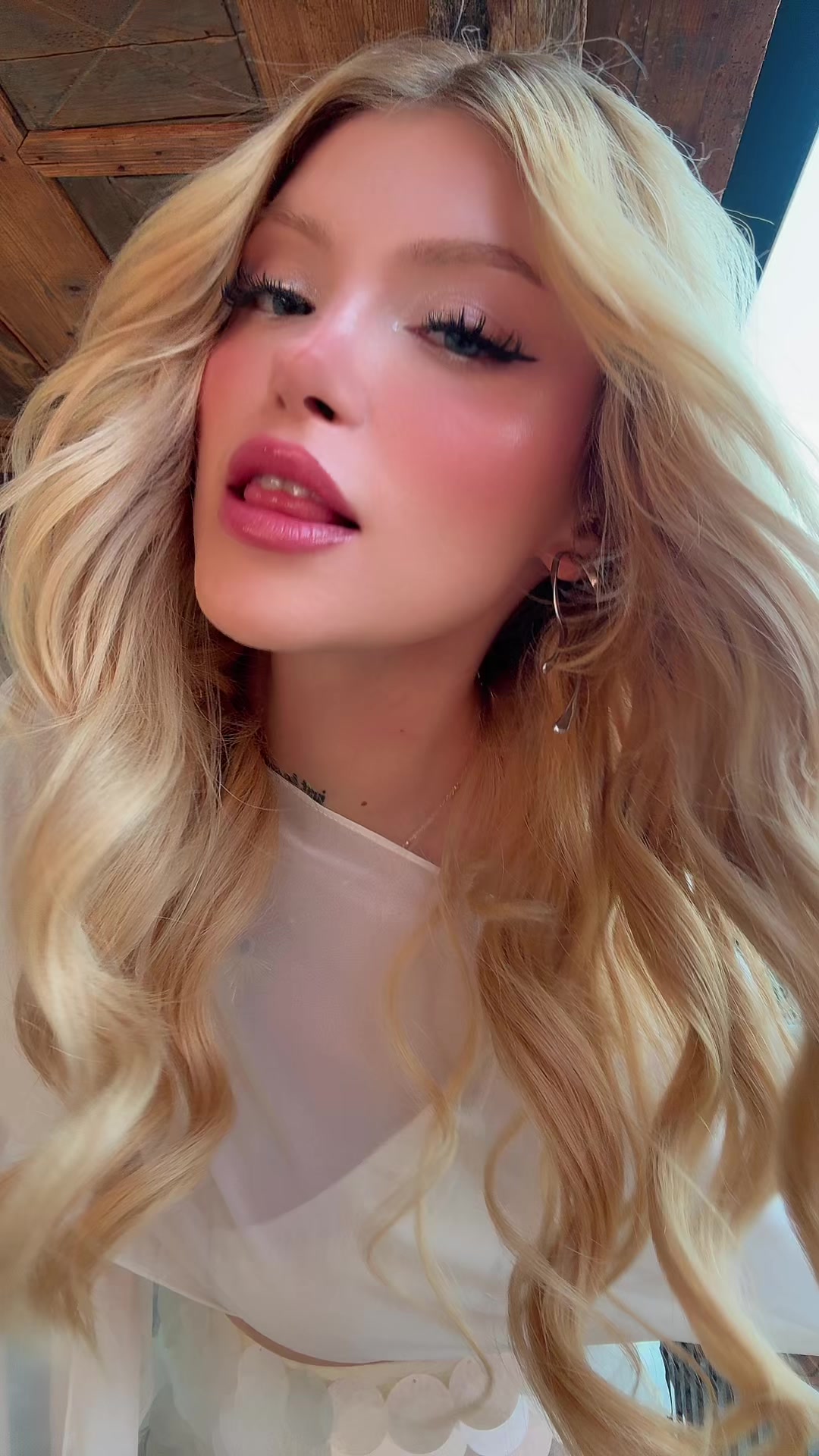 @Ayşeg&uuml;l