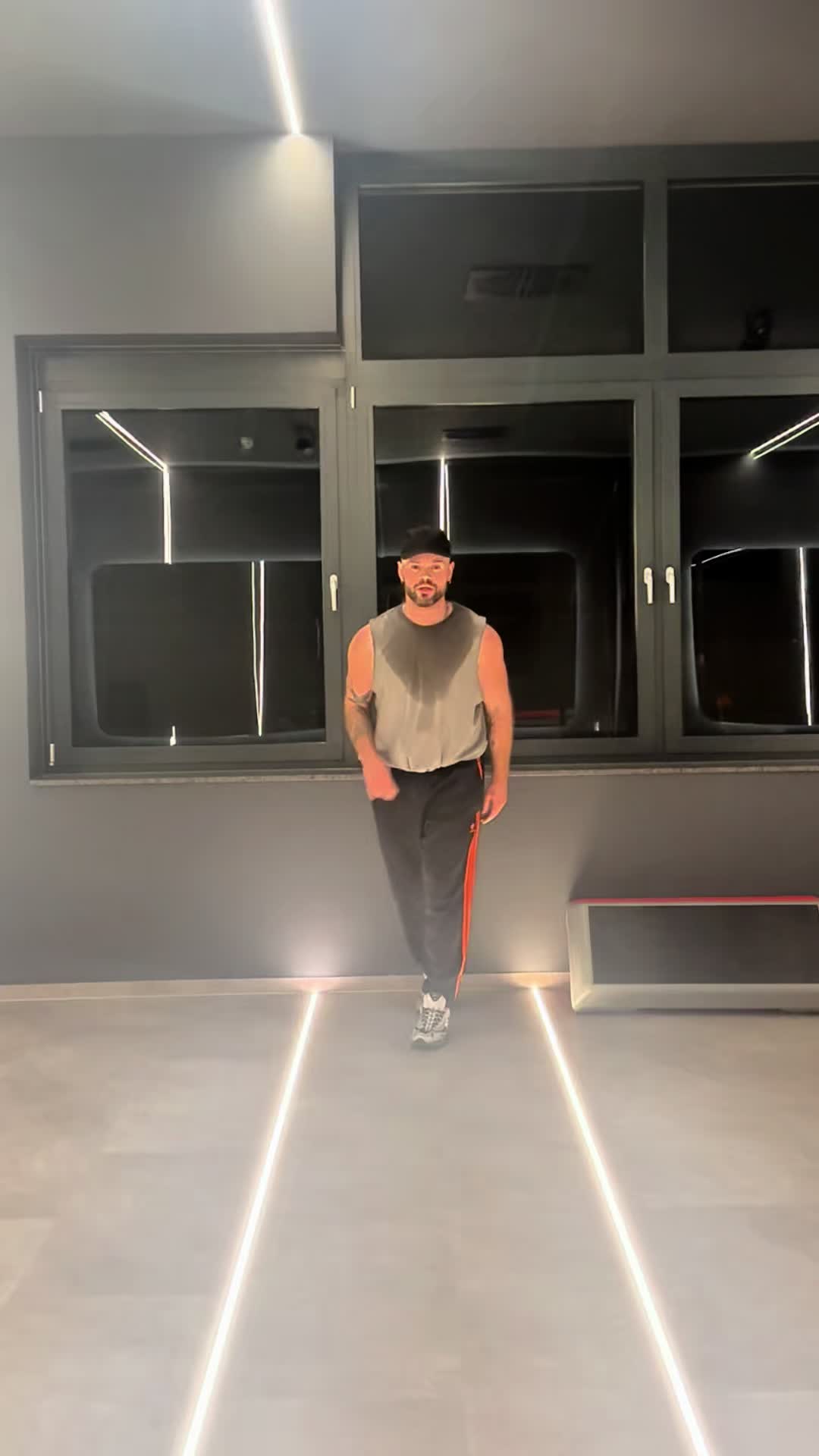 @ManuMoves