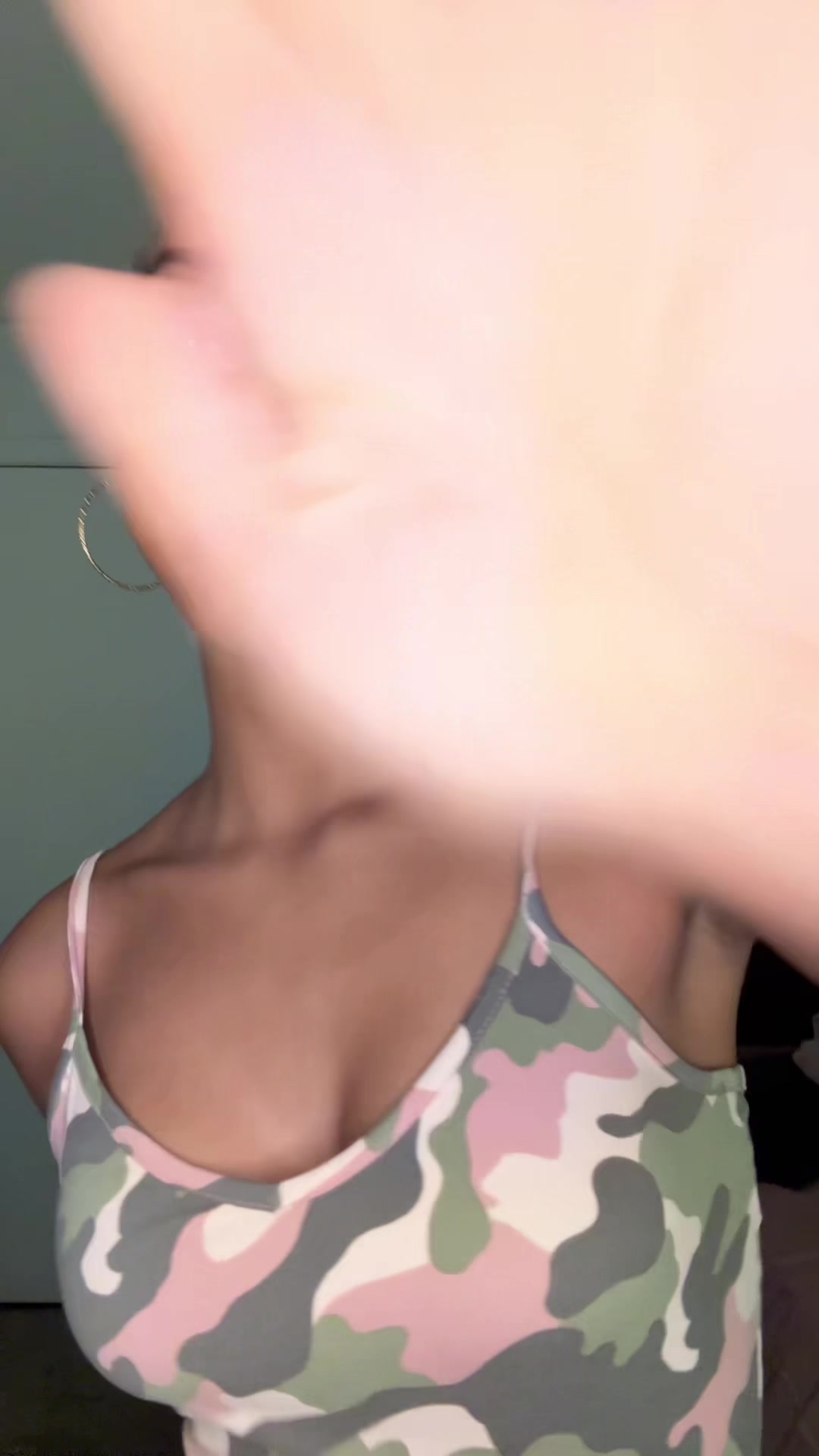 @️