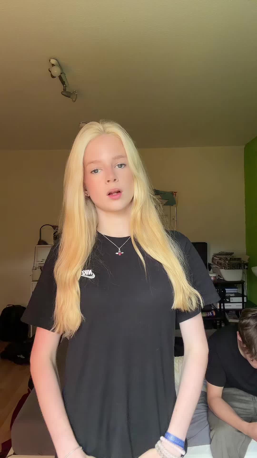 @𝓁𝒾𝓋𝒾 🎀