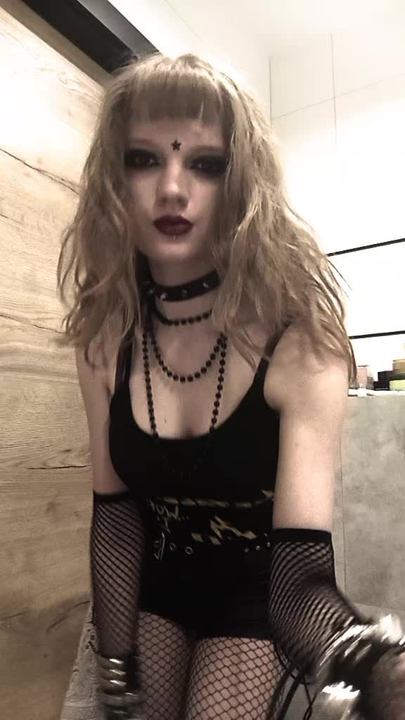 @𝔯𝔬𝔠𝔨 𝔤𝔦𝔯𝔩 🎸⭐