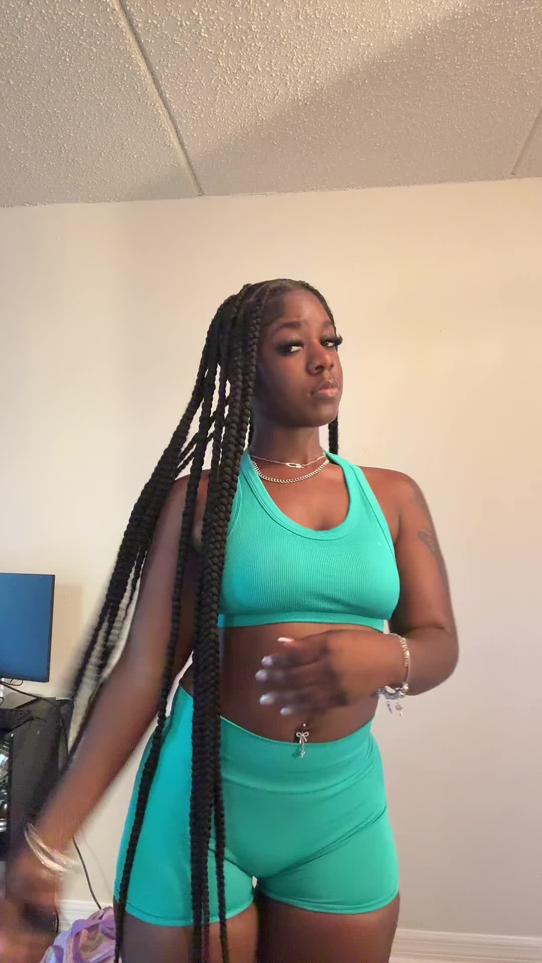 @yannahhavinn