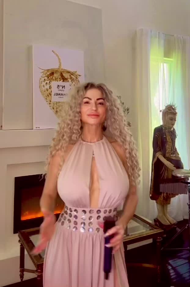 @Danielle_Paige_Pro