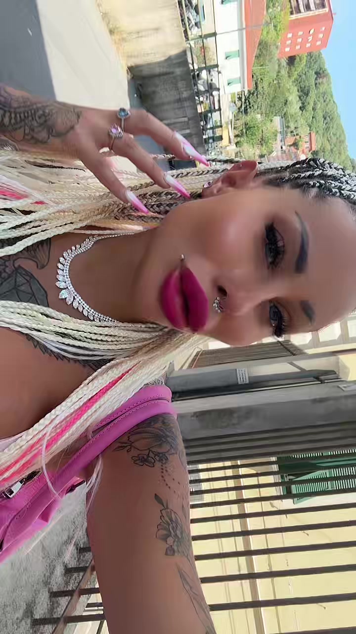 @thehardbarbie