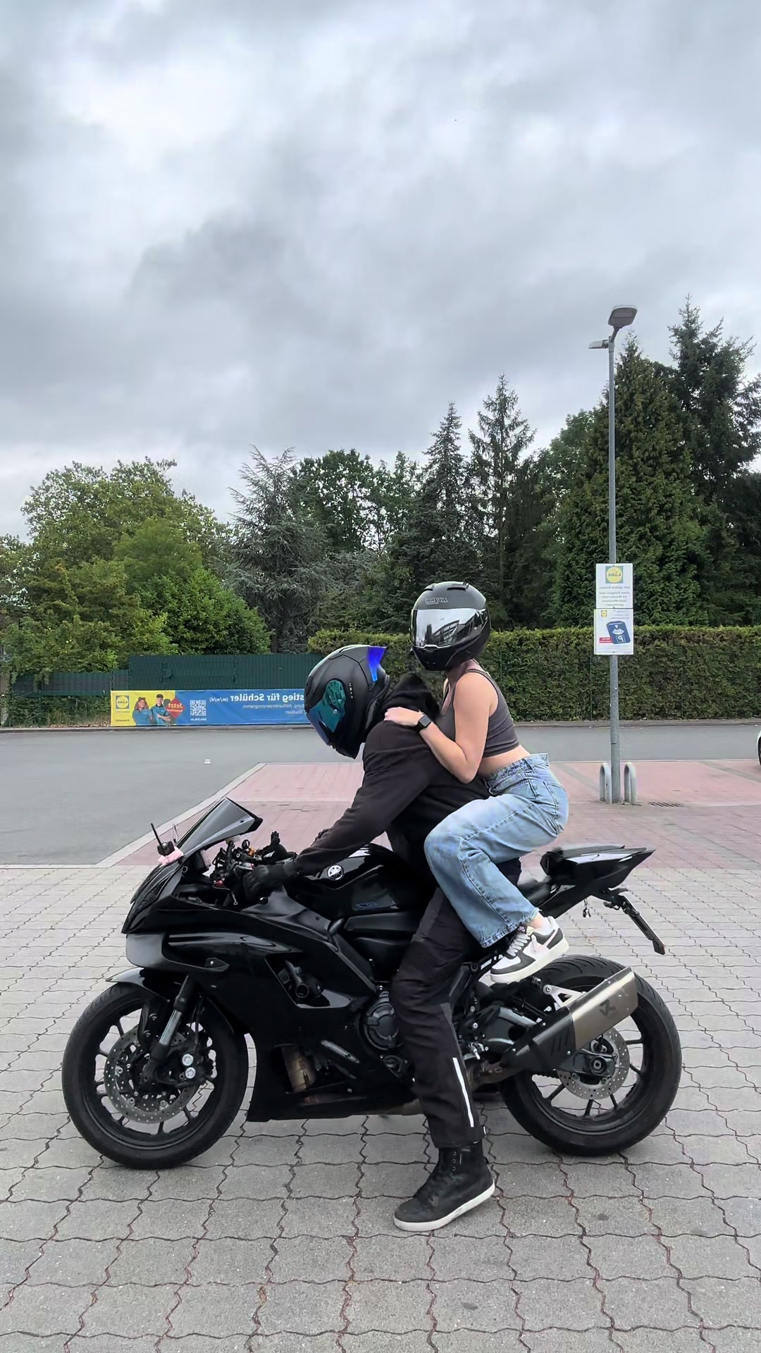 @Bikergirl