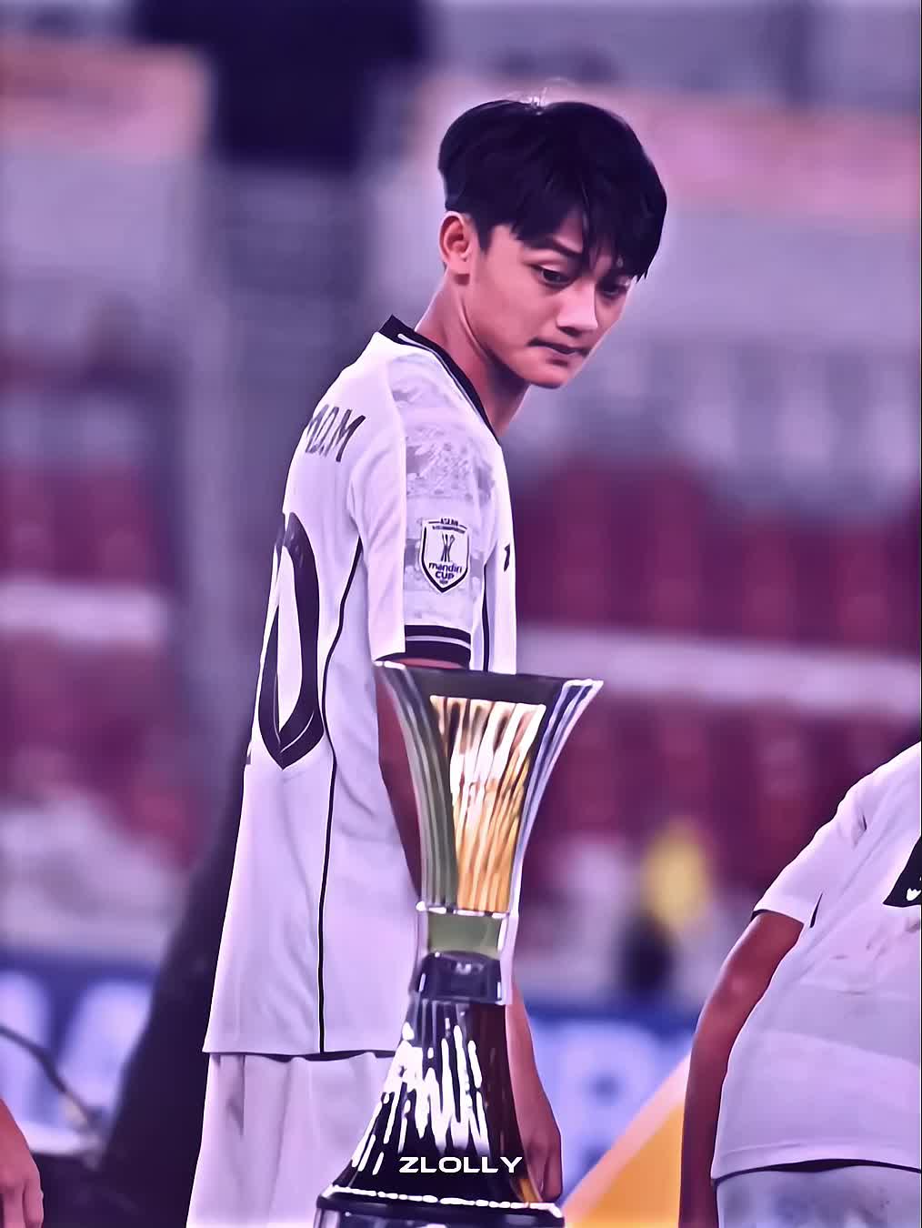 @𝐙𝐥𝐨𝐥𝐥𝐲 🪐