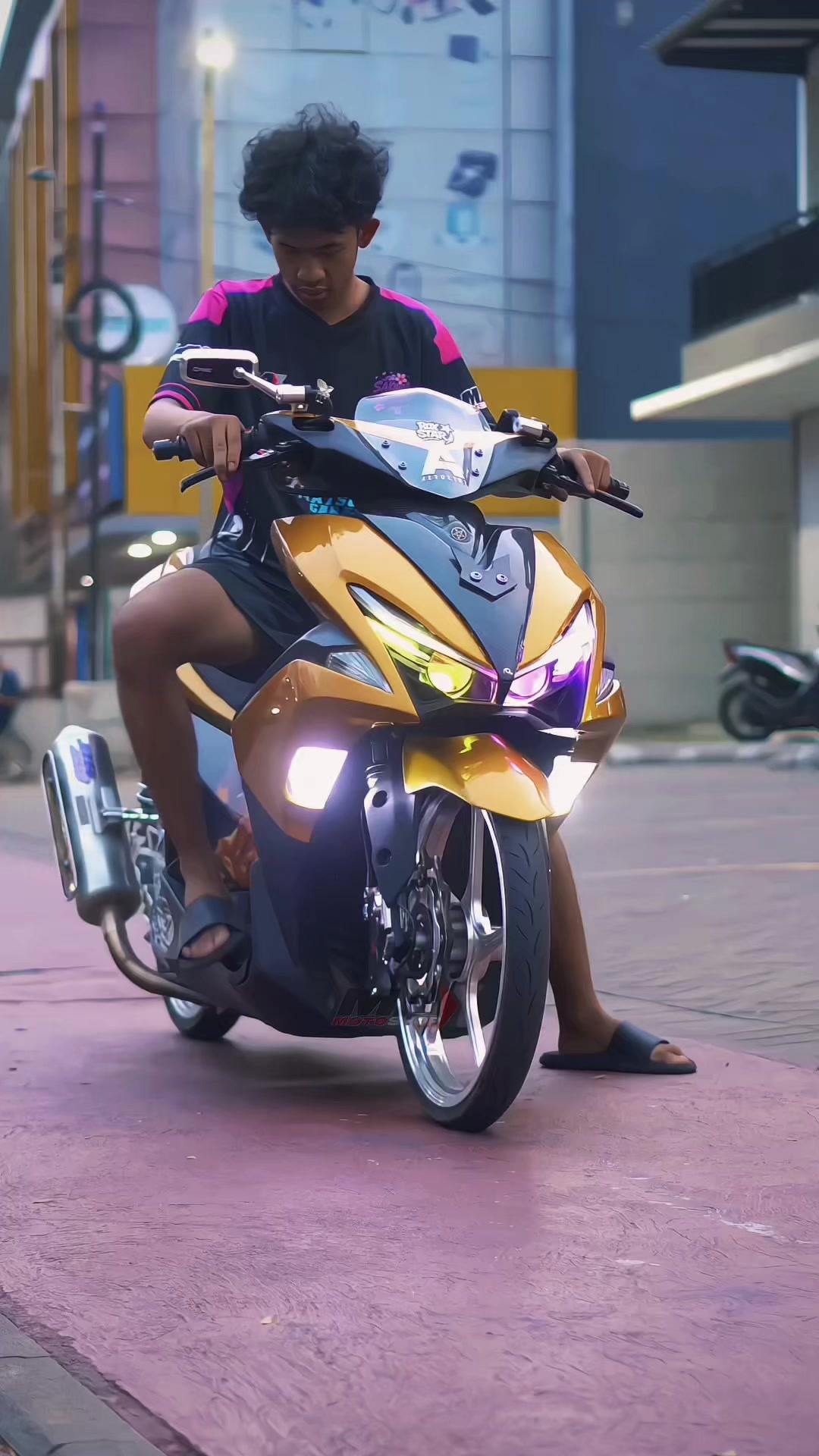 @MAXMOTOSHOP