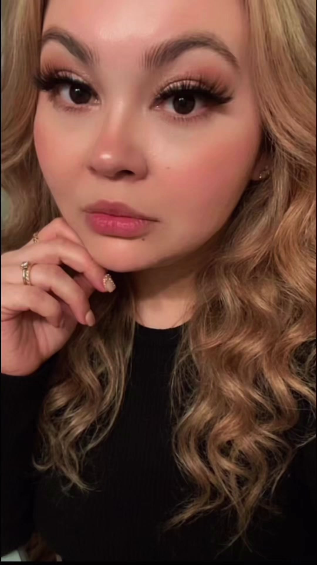 @𝐁𝐄𝐋𝐋𝐄 🖤
