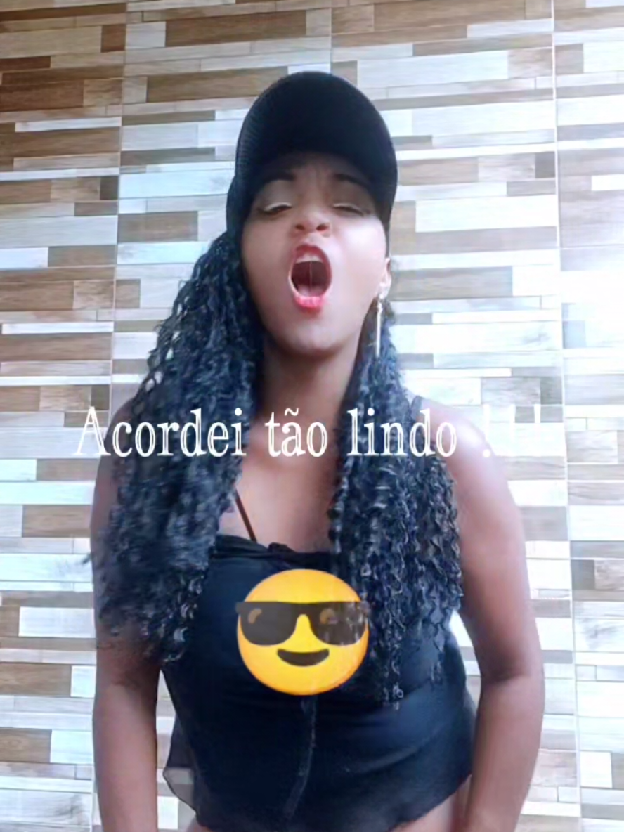 @Lucy a guria do short sexy