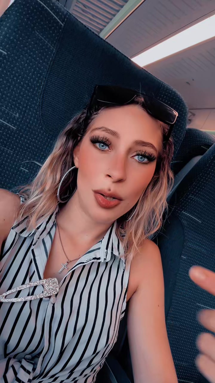 @Claudia🖤