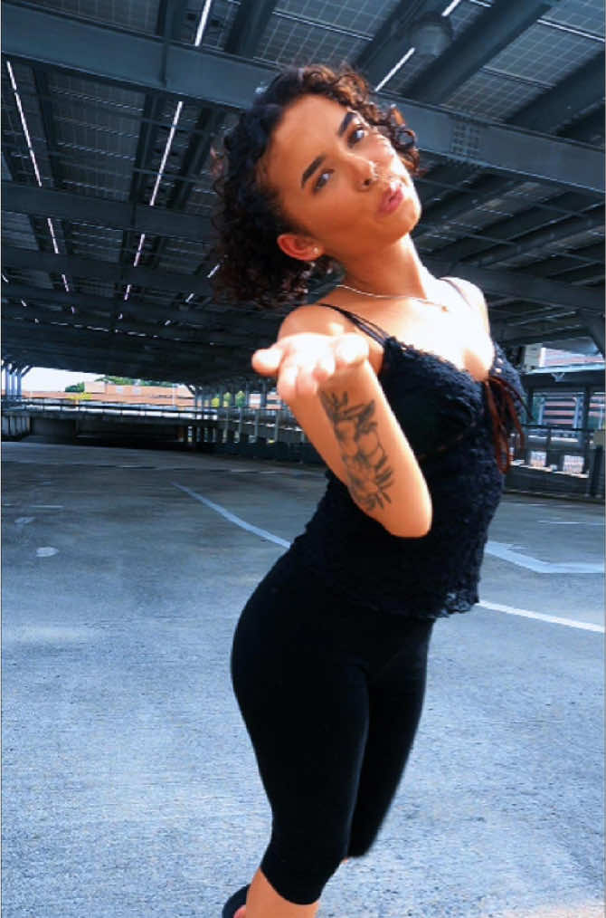 @sexylexxii_