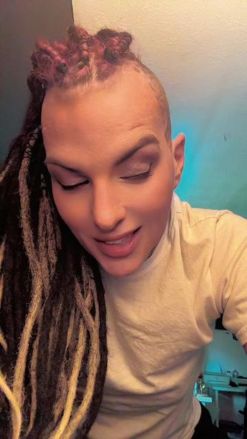 @blue_eyed_menace