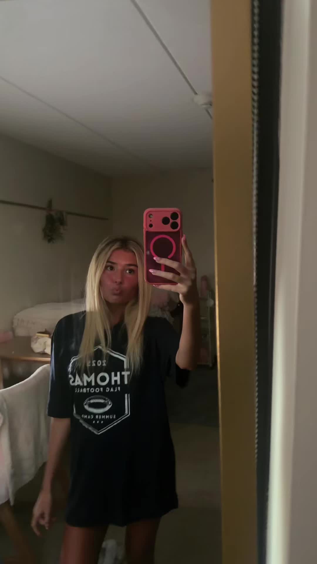 @blonde.dinasour