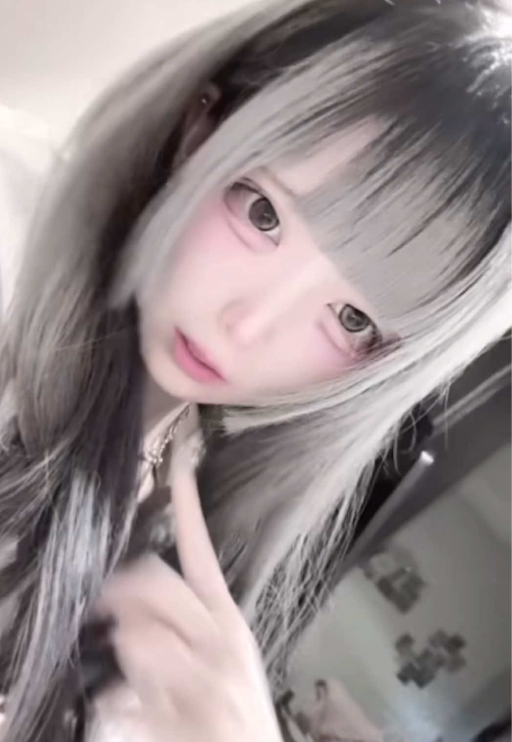 @にこ