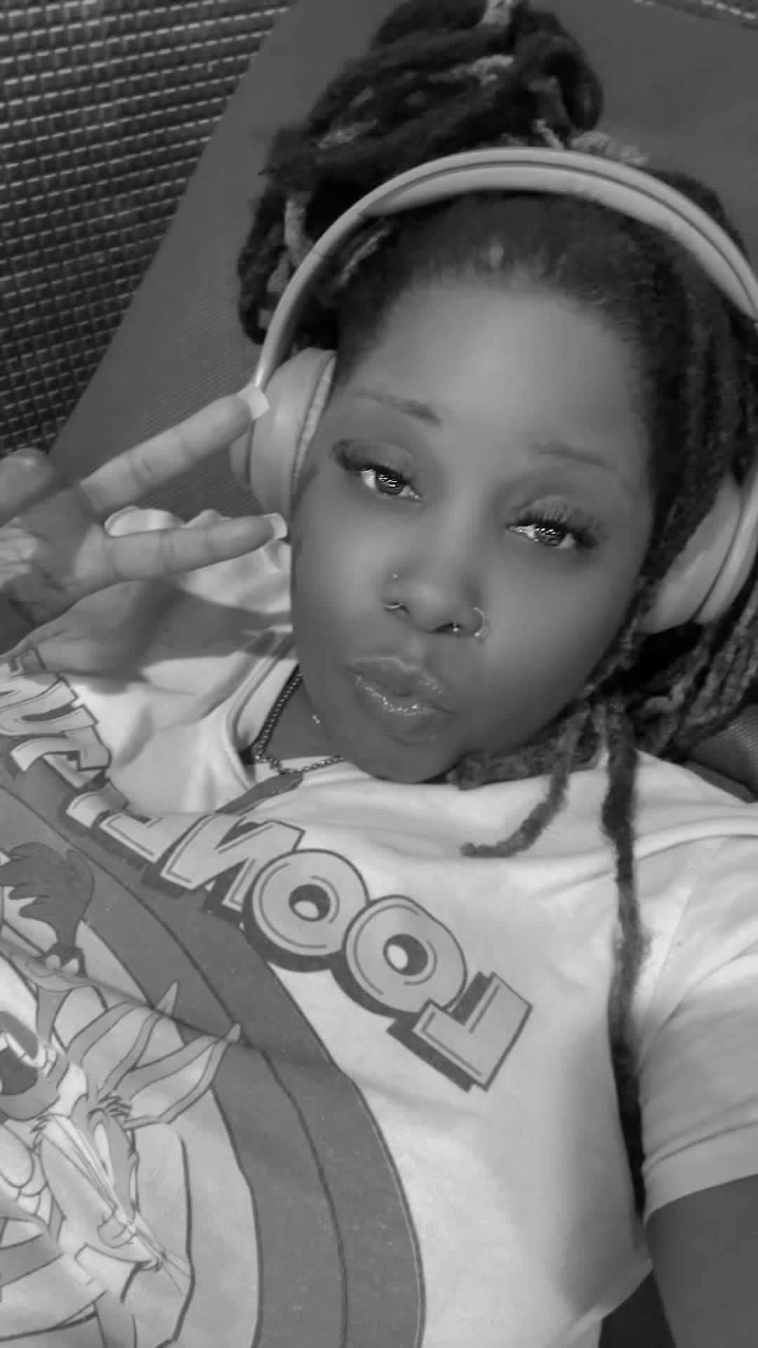 @Kiss_ofA_Buddafly84